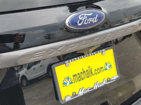 Used 2017 Ford Explorer XLT w/ Equipment Group 202A FWD image 31