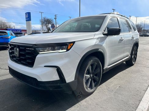 New 2025 Honda Pilot Black Edition image 3