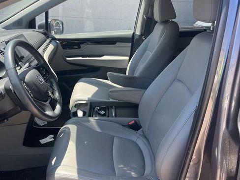 Used 2023 Honda Odyssey Touring image 3
