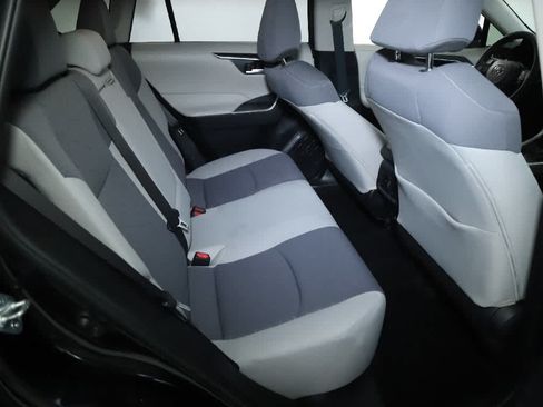 Used 2019 Toyota RAV4 XLE w/ Convenience Package FWD image 32