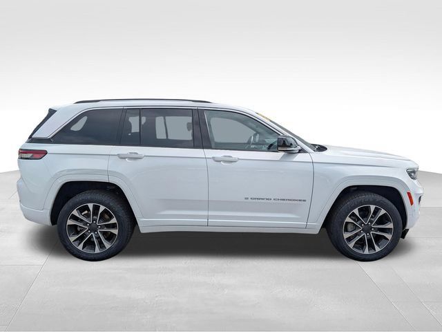 Used 2023 Jeep Grand Cherokee Overland w/ Advanced Protech Group III AWD/4WD image 8