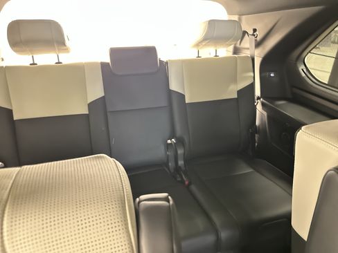 Used 2025 Toyota Sequoia Capstone AWD/4WD image 32