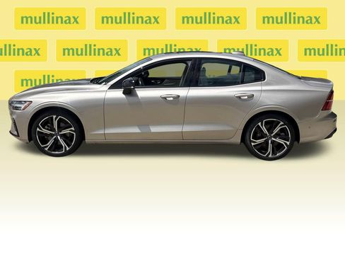 Used 2024 Volvo S60 B5 Plus AWD/4WD image 10