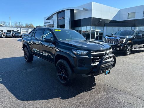 Certified 2025 Chevrolet Colorado Trail Boss w/ Off-Road Front Bumper Package AWD/4WD image 7
