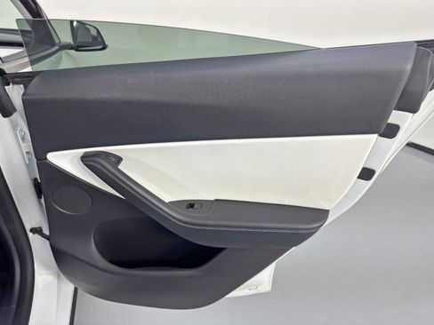 Used 2021 Tesla Model Y Long Range image 45