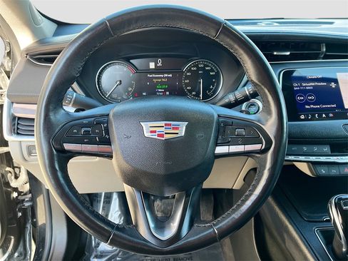 Used 2023 Cadillac XT4 Luxury w/ Cold Weather Package image 11