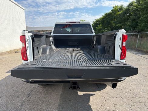 Used 2021 Chevrolet Silverado 2500 Custom w/ Custom Value Package RWD image 17