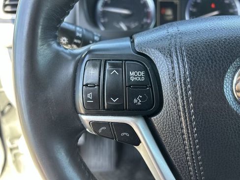 Used 2017 Toyota Highlander XLE AWD/4WD image 23