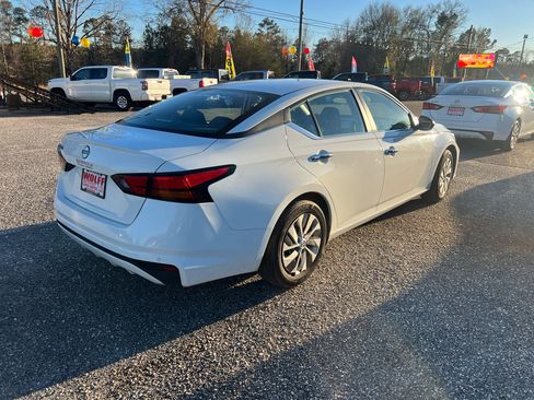 Used 2024 Nissan Altima 2.5 S image 4