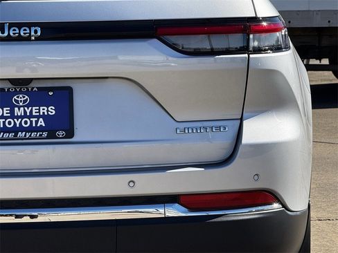 Used 2022 Jeep Grand Cherokee Limited w/ Trailer Tow Prep Group (B) image 10