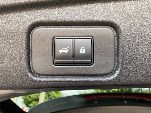 Certified 2025 Nissan Pathfinder SV AWD/4WD image 10