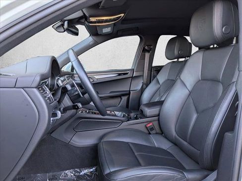Used 2025 Porsche Macan Turbo image 5