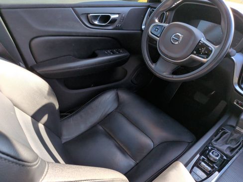Used 2019 Volvo S60 T5 Momentum image 30