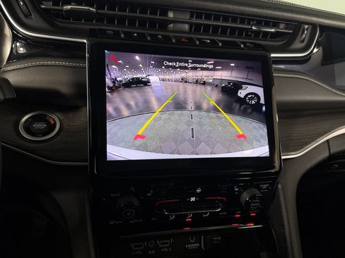 Used 2023 Jeep Grand Cherokee 4WD 4xe image 18