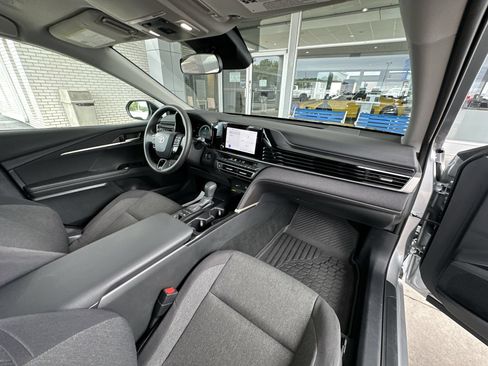 Used 2025 Toyota Camry LE FWD image 28