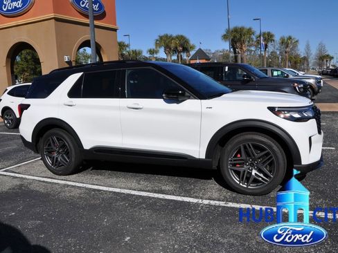 New 2025 Ford Explorer ST-Line w/ Premium Package image 6