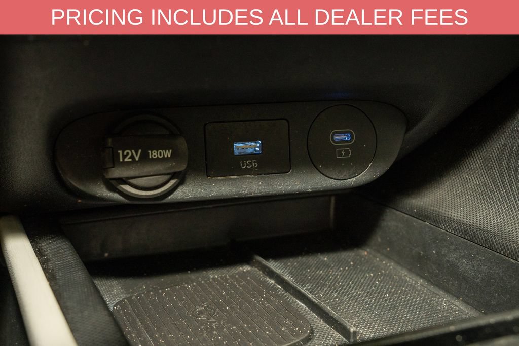 Used 2025 Hyundai Elantra Limited FWD image 16