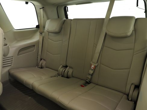 Used 2019 Cadillac Escalade Luxury image 13