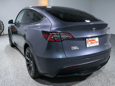 Used 2023 Tesla Model Y Long Range AWD/4WD image 9
