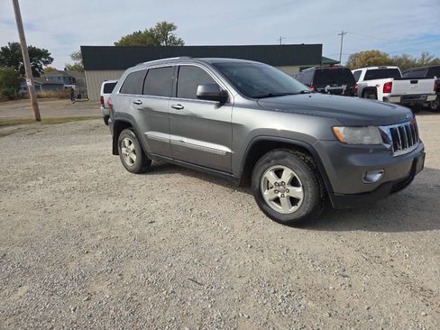 Used 2013 Jeep Grand Cherokee Laredo w/ Laredo E Group image 1