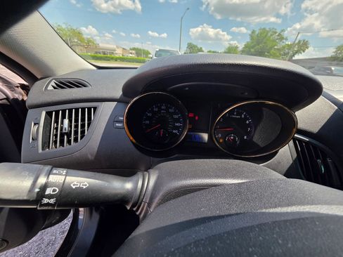 Used 2012 Hyundai Genesis 2.0T image 9