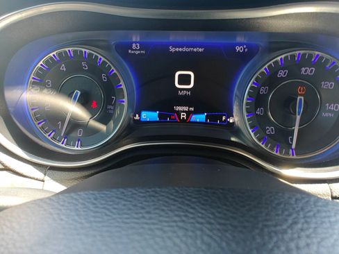 Used 2018 Chrysler 300 Limited RWD image 24