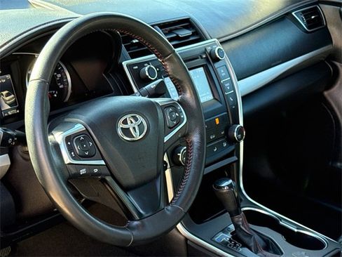 Used 2016 Toyota Camry SE image 16