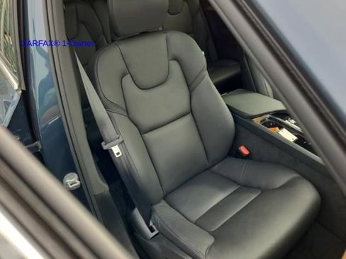 Certified 2024 Volvo XC90 T8 Plus w/ Protection Package Premier image 17