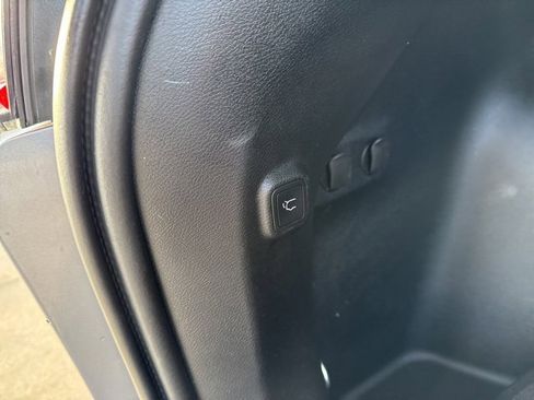 Used 2020 Jeep Cherokee Limited image 49