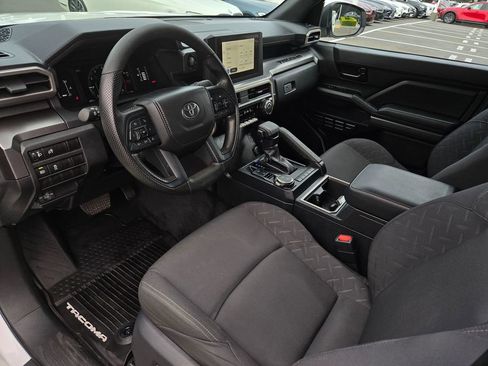 Used 2025 Toyota Tacoma SR5 AWD/4WD image 9