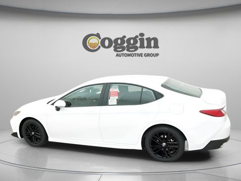 New 2026 Toyota Camry SE image 9