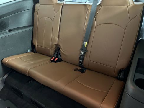 Used 2016 Chevrolet Traverse LT image 20