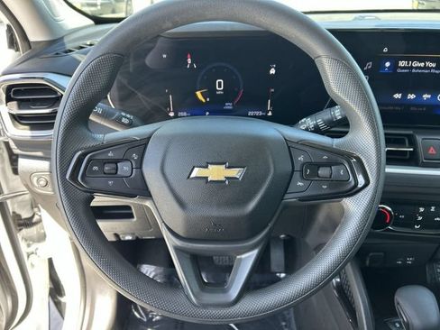 Used 2025 Chevrolet TrailBlazer LS FWD image 21
