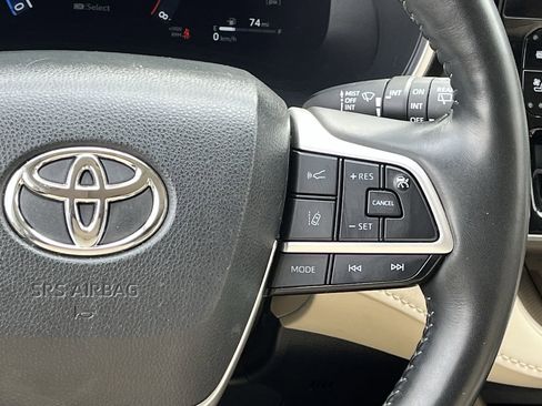 Used 2023 Toyota Highlander Limited image 14