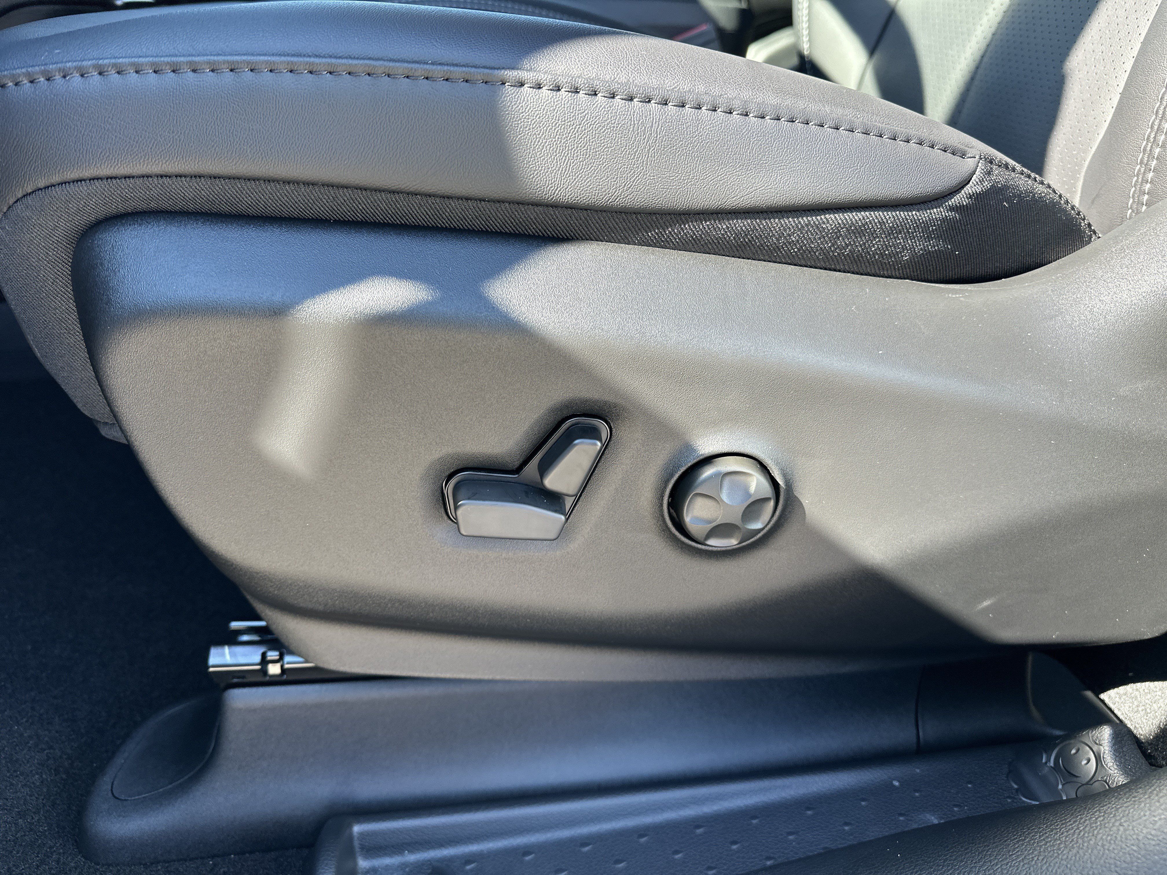 New 2026 Chrysler Pacifica Select FWD image 10