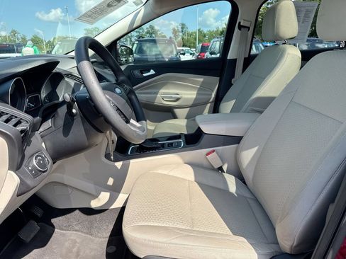 Used 2017 Ford Escape SE w/ Equipment Group 201A FWD image 21