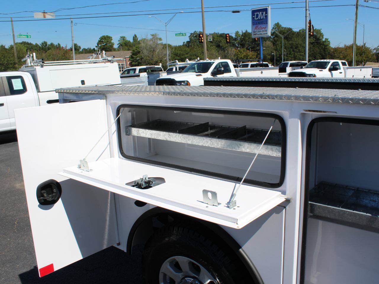 Used 2024 Ford F350 XLT w/ FX4 Off-Road Package AWD/4WD image 17