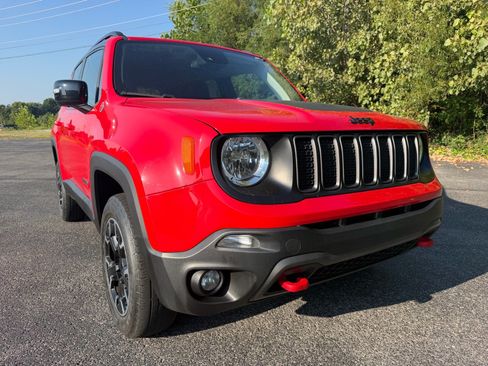 Used 2023 Jeep Renegade Trailhawk AWD/4WD image 3