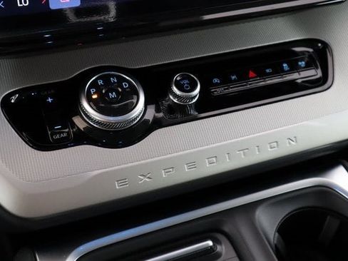 New 2025 Ford Expedition Active image 27
