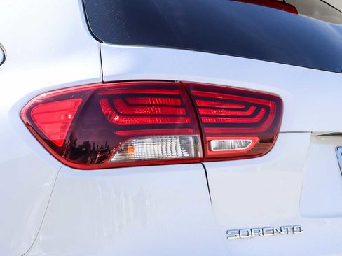 Used 2019 Kia Sorento EX image 12