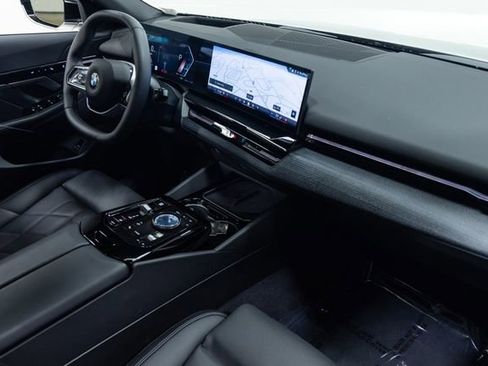 Used 2026 BMW 530i xDrive w/ Premium Package image 26