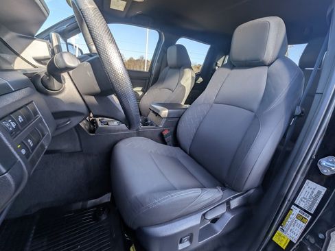 Used 2025 Toyota Tacoma SR image 24