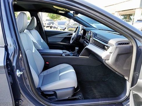 Used 2025 Toyota Camry SE w/ Convenience Package FWD image 12