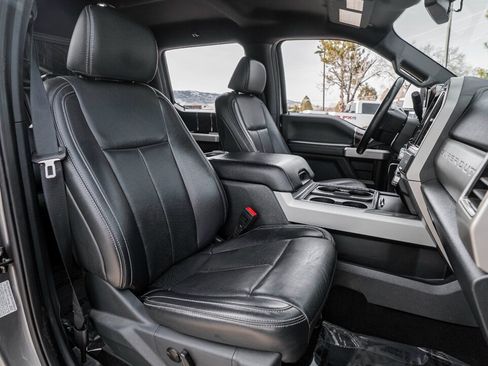 Used 2022 Ford F250 Lariat w/ Black Appearance Package image 17