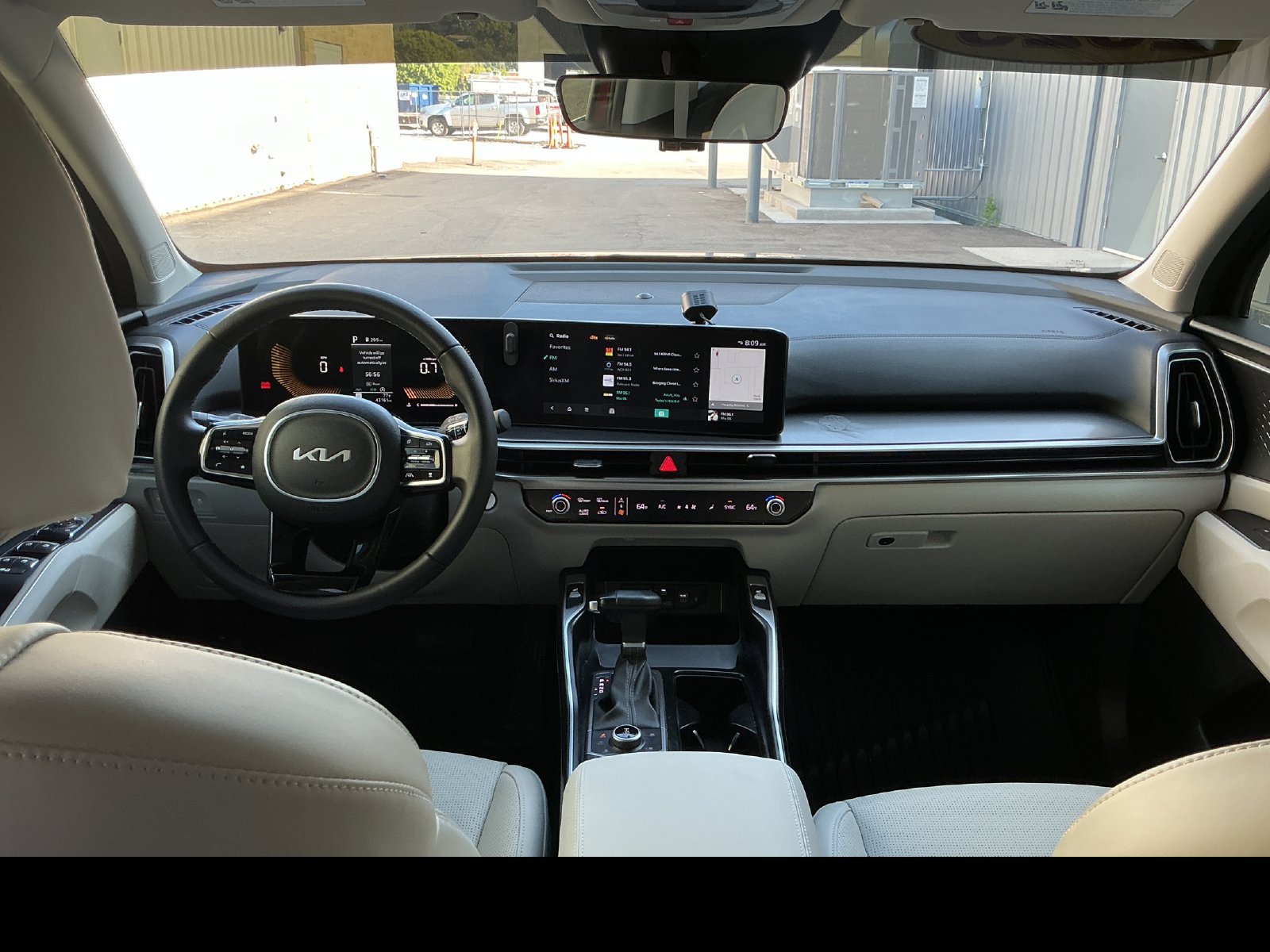 Used 2025 Kia Sorento S AWD/4WD image 13