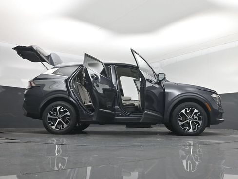Used 2023 Kia Sportage EX AWD/4WD image 7