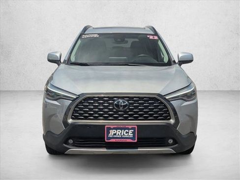 Used 2022 Toyota Corolla Cross XLE image 2