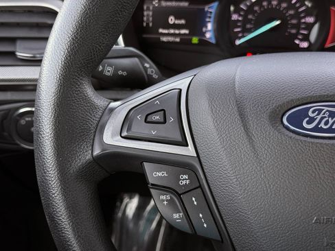 Used 2019 Ford Fusion SE FWD image 25