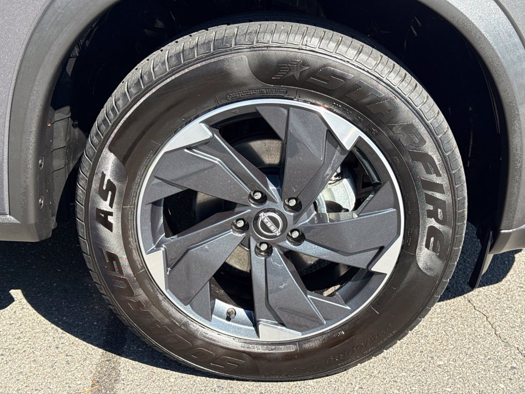 Used 2024 Nissan Rogue SV AWD/4WD image 10