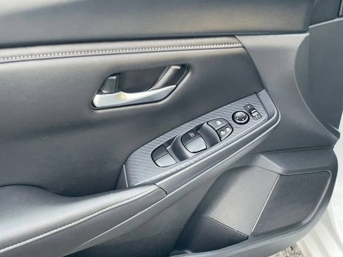 Certified 2023 Nissan Sentra SV FWD image 13